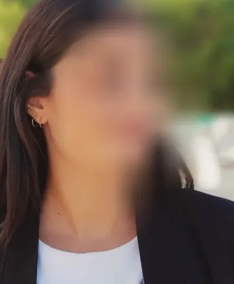 Amira, 33