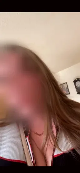 Büsra, 25