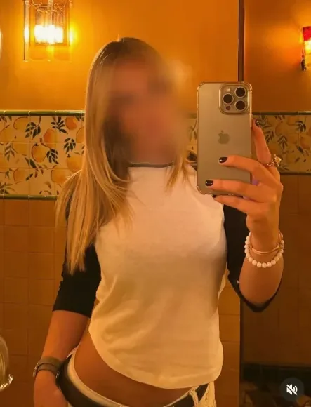 Claudia, 29