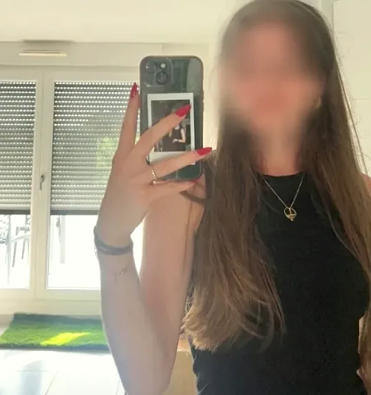 Elif, 27