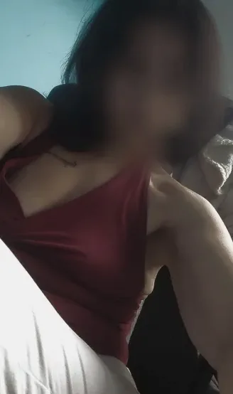 Manuela, 36
