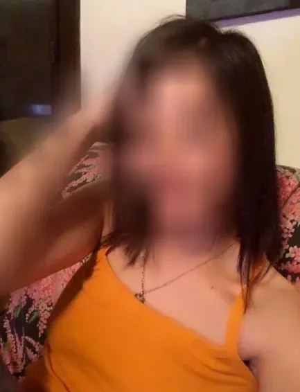 Sarah, 32